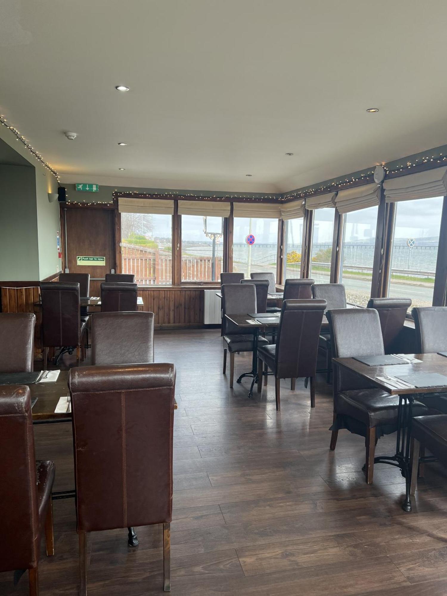 Tuckers Inn Invergordon Exterior photo